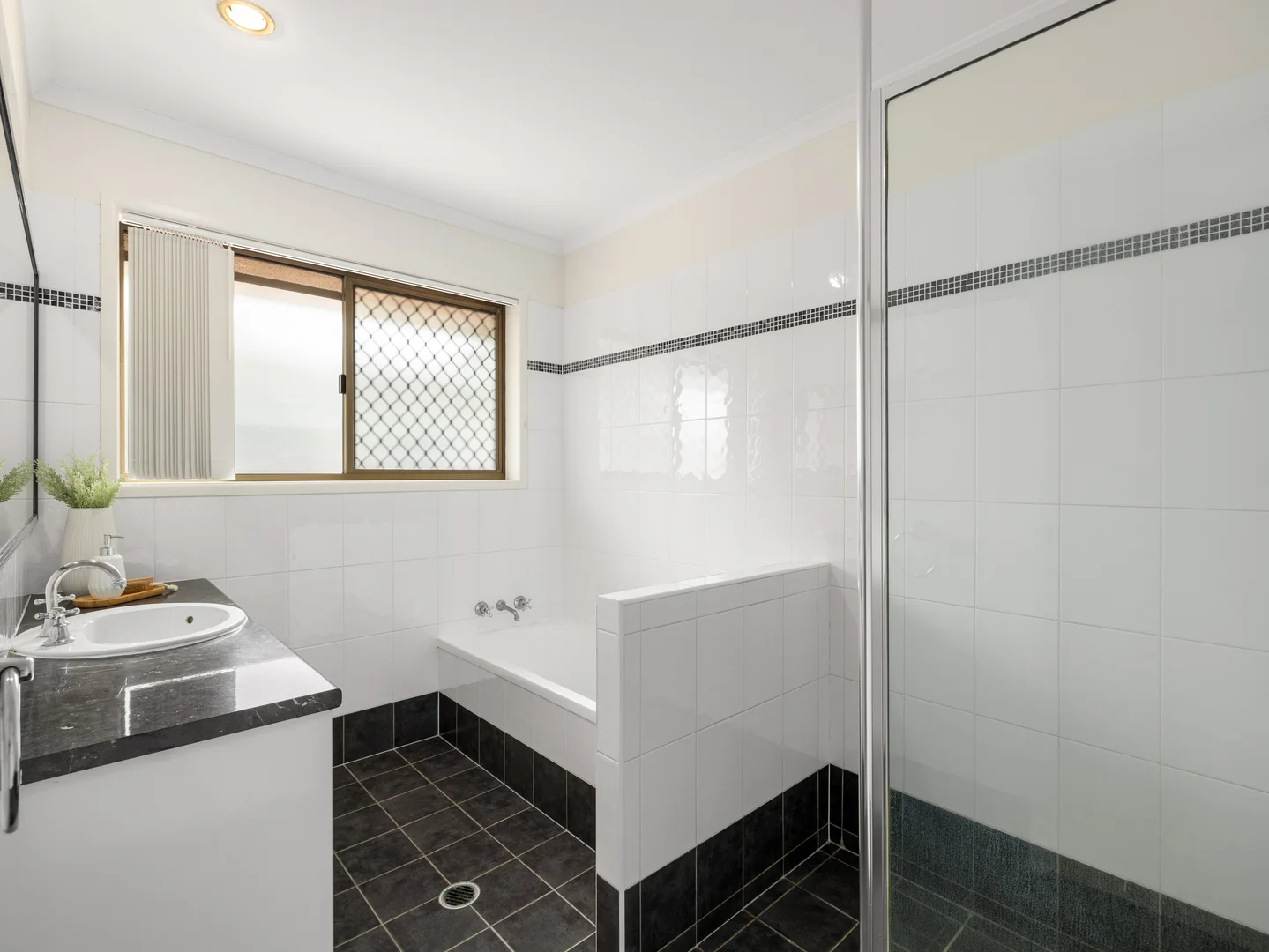 Additional image 3 of 12 Kuhler Court, Carindale QLD 4152