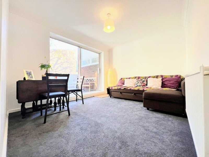 4 Bed Flat, Kingfisher Court, SW11, N1 7GU