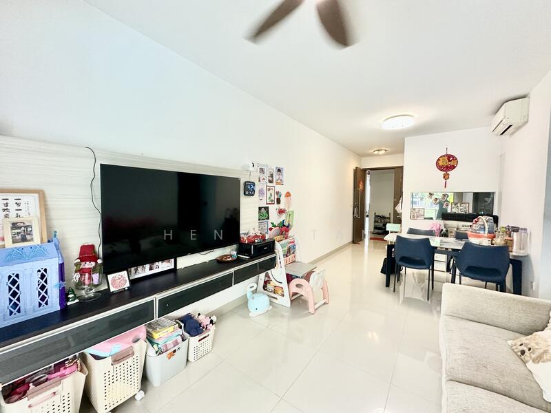 66 Flora Drive photo 3