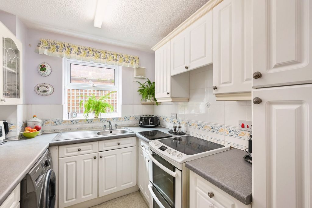 Additional image 6 of 2 bed flat for saleBarbican Mews, York YO10