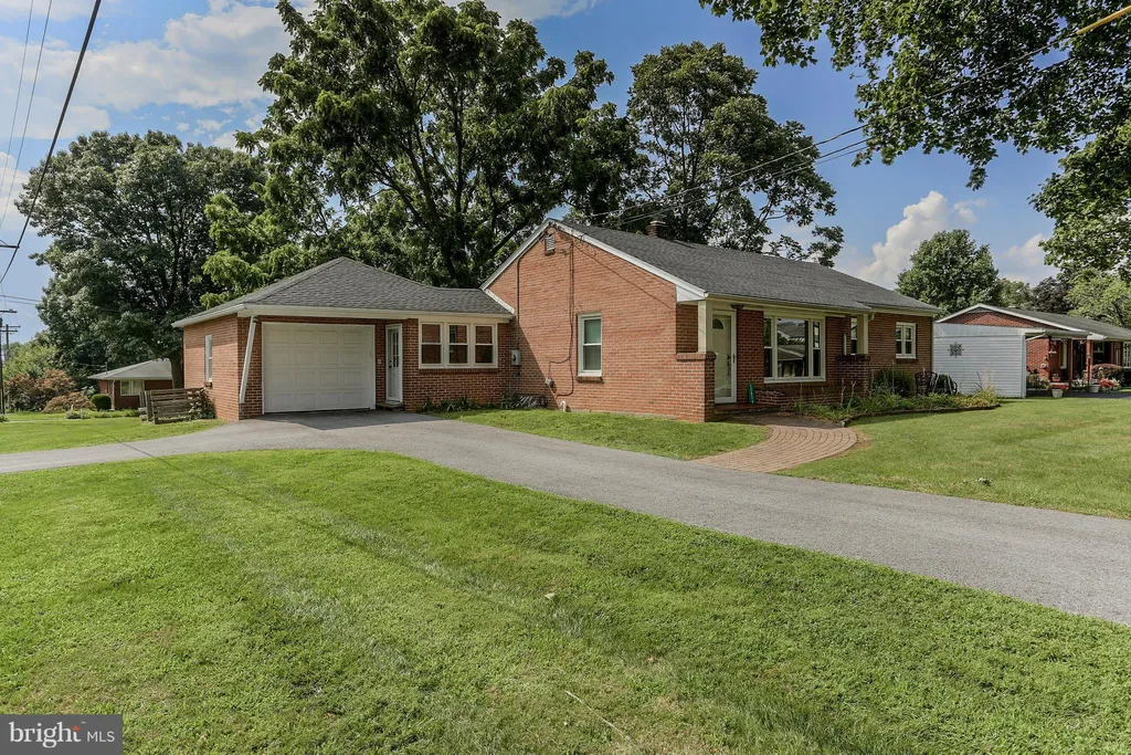 13826 Sunrise Drive, Hagerstown, MD 21740