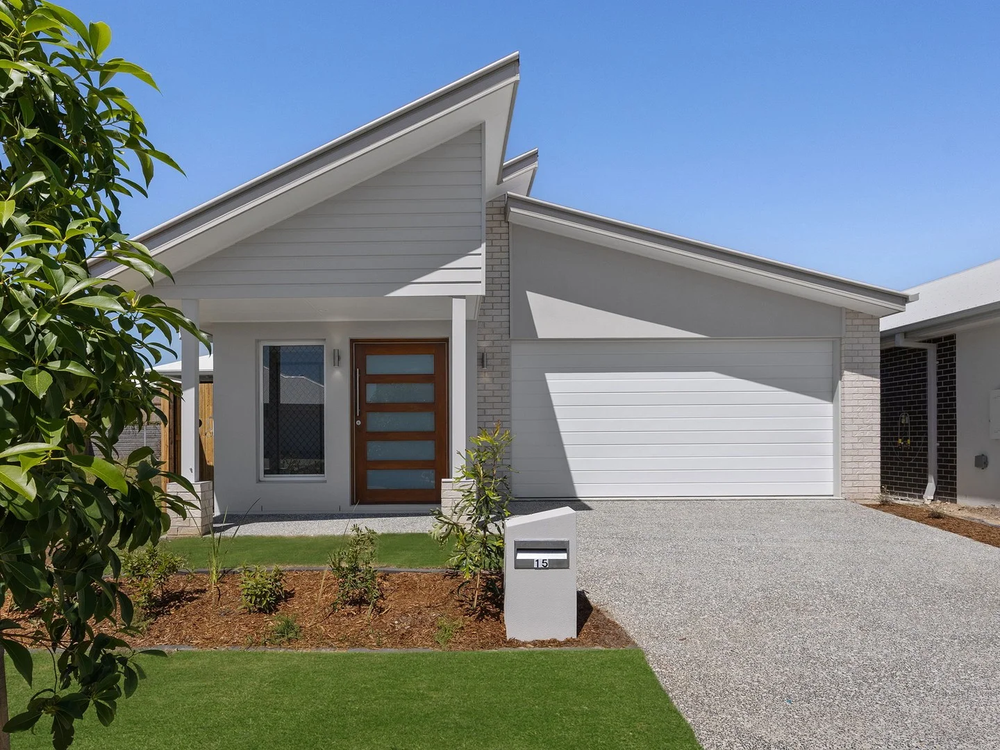 15 Helios St, White Rock QLD 4306