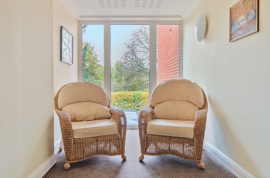 Additional image 8 of 2 bed flat for saleLower Lane, Bishops Waltham, Southampton, Hampshire SO32