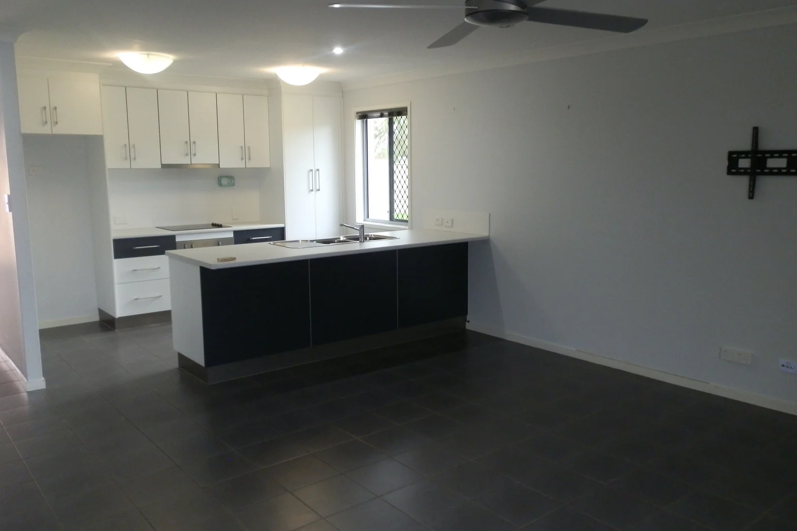4/21 Moriarty Street, Emerald QLD 4720 photo 3