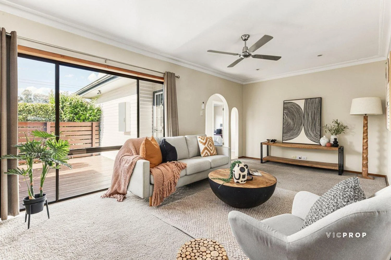 39 Diane Crescent, Mooroolbark VIC 3138 photo 3