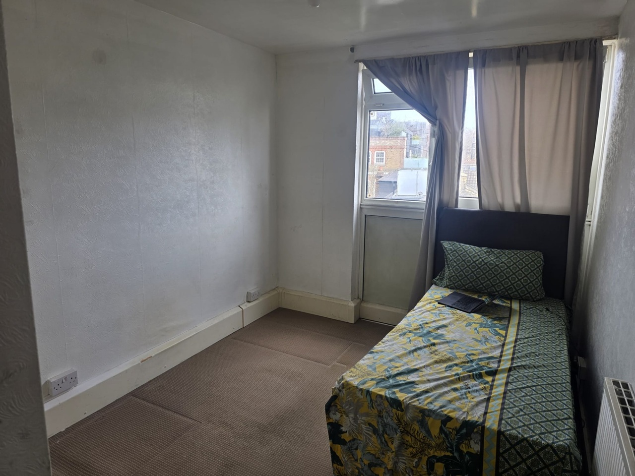 3 Bed Flat, Searles Close, SW11, N1 7GU photo 4