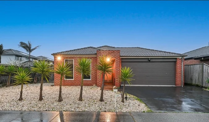 25 Dan Morgan Dr, Cranbourne East VIC 3977