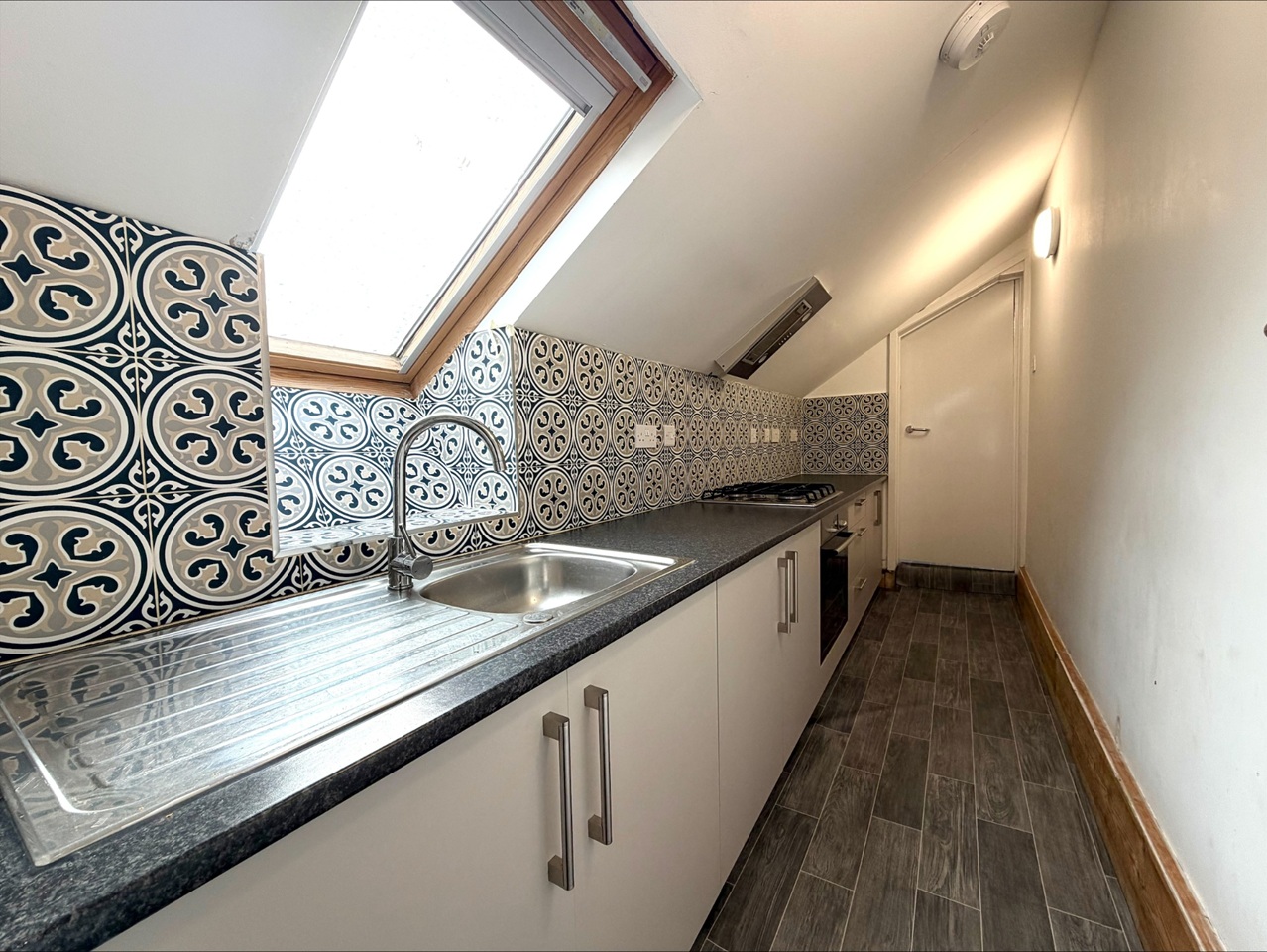 2 Bed Flat, Central Avenue, LE2, N1 7GU photo 2