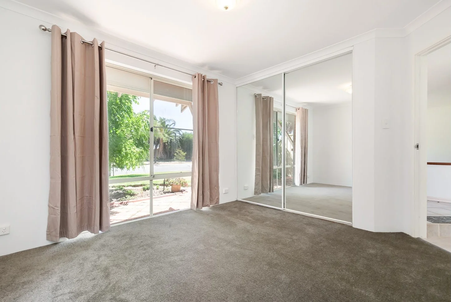 67 The Avenue, Warnbro WA 6169 photo 5