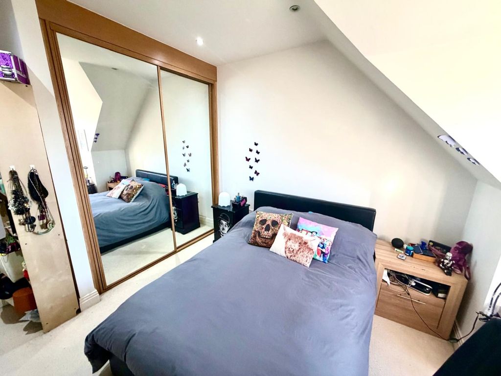 Additional image 5 of 1 bed flat for saleManor Court, Thorpe Road, Staines-Upon-Thames, Surrey TW18