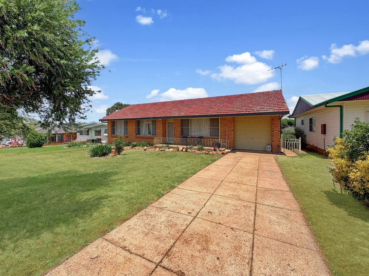 21 Evans Parade, Parkes NSW 2870