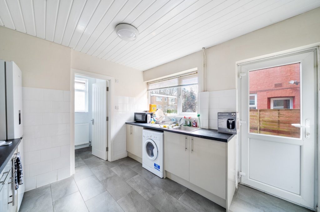 Additional image 10 of 5 Bed End Terrace, Thackeray Road, SO17, N1 7GU