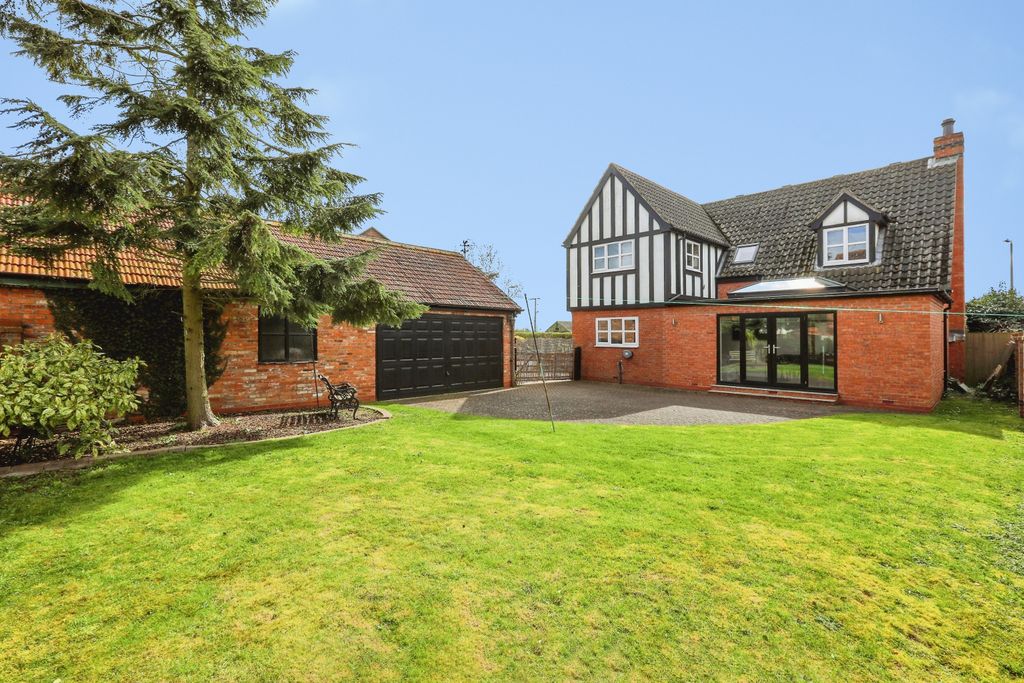 4 bed detached house for saleDoncaster Road, Westwoodside, Doncaster DN9