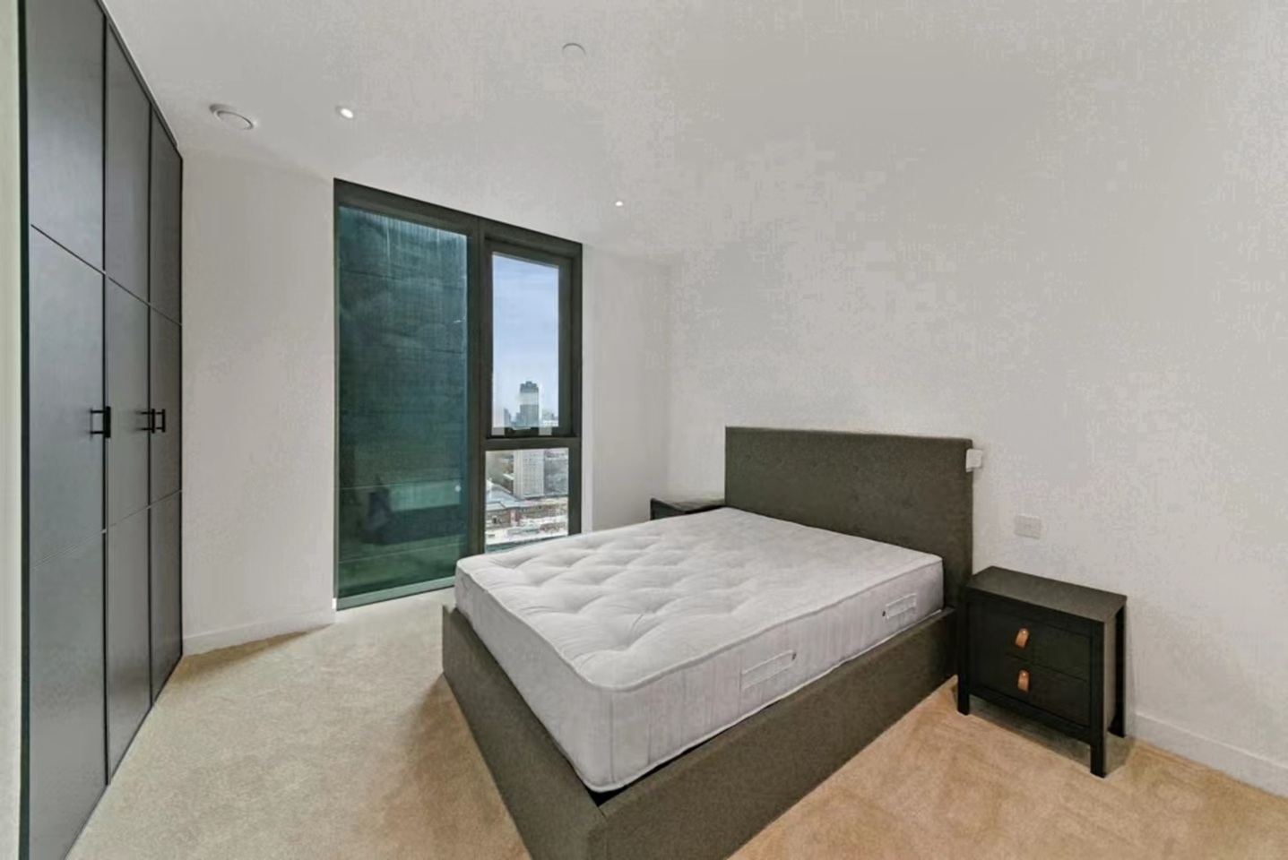 2 Bed Flat, Carrara Tower, EC1V, N1 7GU photo 3