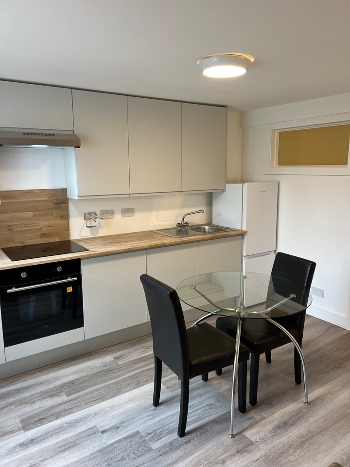 2 Bed Flat, Upper North Street, BN1, N1 7GU photo 2