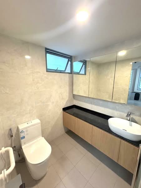 320 Guillemard Road photo 4