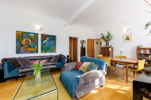 New Riverhead, Rosebery Avenue, London EC1R