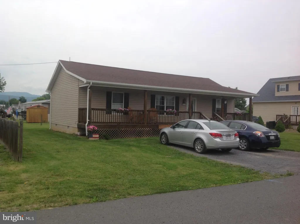 34 Hiser Street, Moorefield, WV 26836