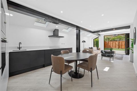Esmond Road, London NW6