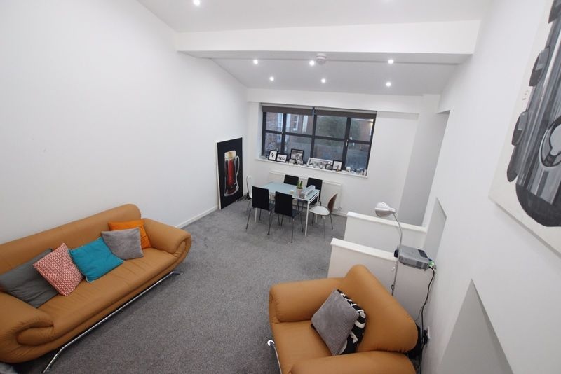 2 Bed Flat, Simmonds St, RG1, N1 7GU