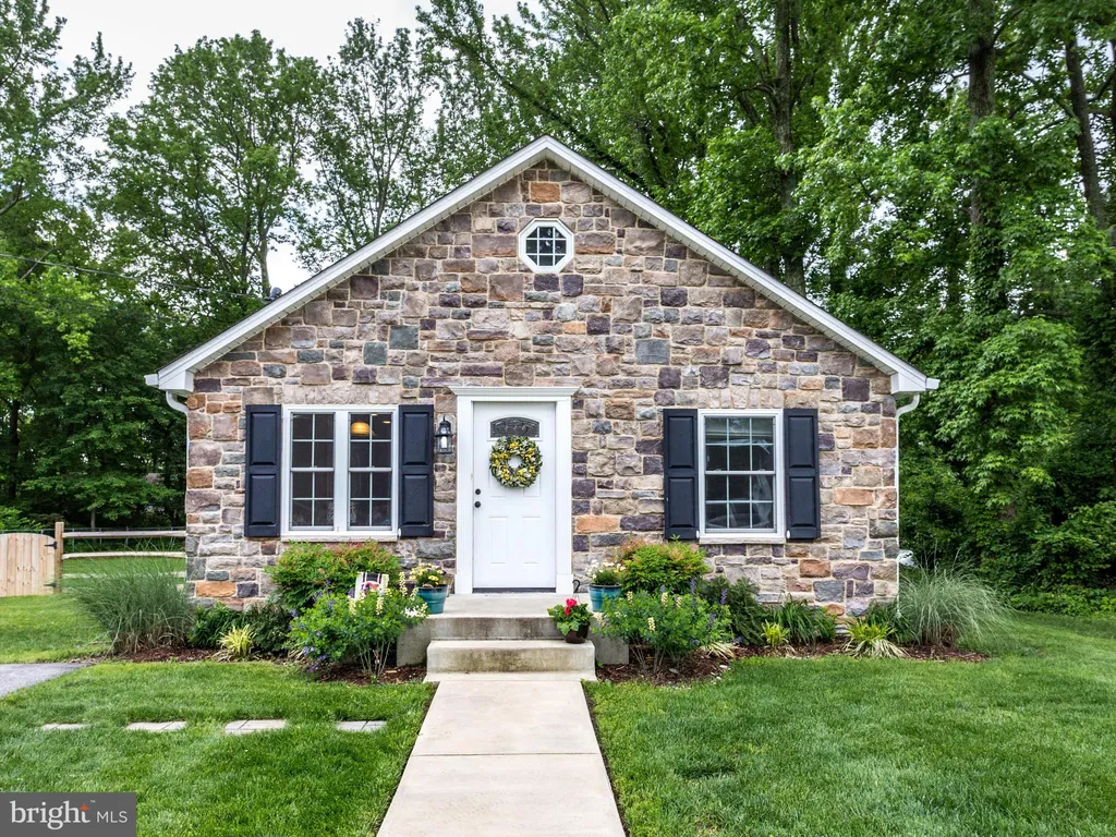 1939 Hilltop Road, Pasadena, MD 21122