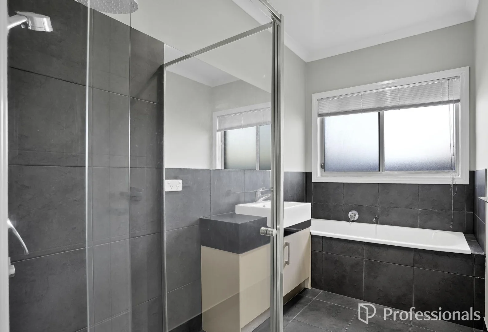 Additional image 9 of 28 Rivoli Close, Fraser Rise VIC 3336