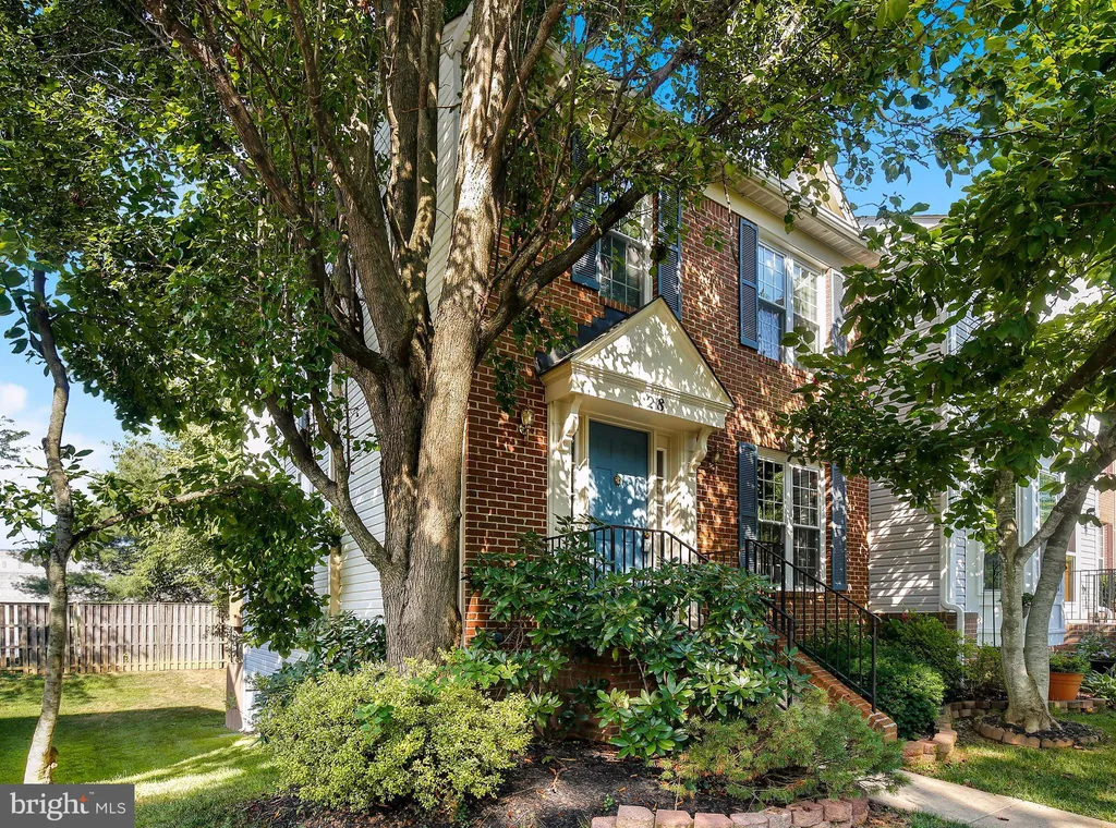 28 Cottage Field Court, Germantown, MD 20874