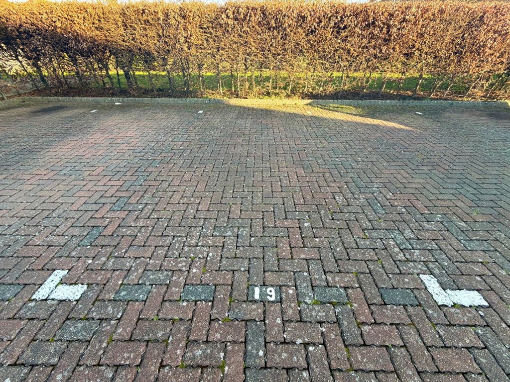 Additional image 7 of 1 bed flat for saleManor Court, Thorpe Road, Staines-Upon-Thames, Surrey TW18