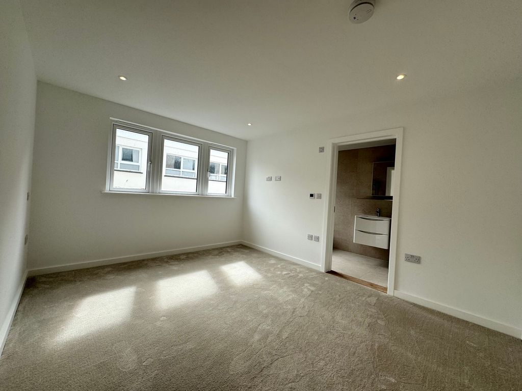 Additional image 8 of 2 bed property for sale3 Crahamel House, St Helier JE2