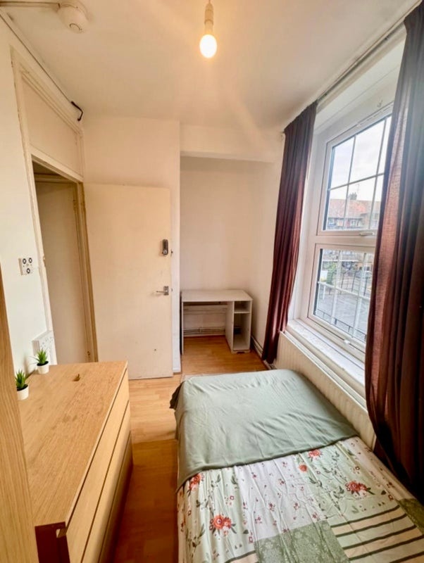 Room in a Shared Flat, Watney Market, E1, N1 7GU photo 3