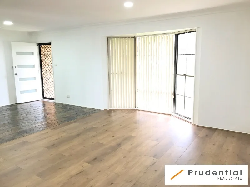 14 Nigel Place, Macquarie Fields NSW 2564 photo 2