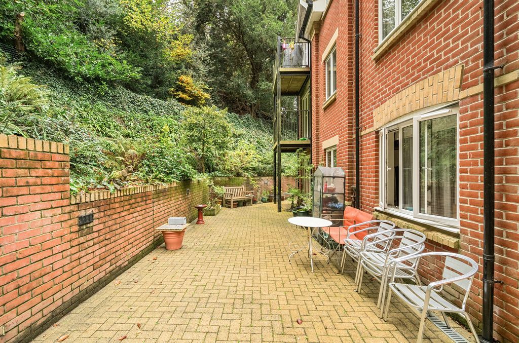 Additional image 9 of 2 bed flat for saleLower Lane, Bishops Waltham, Southampton, Hampshire SO32