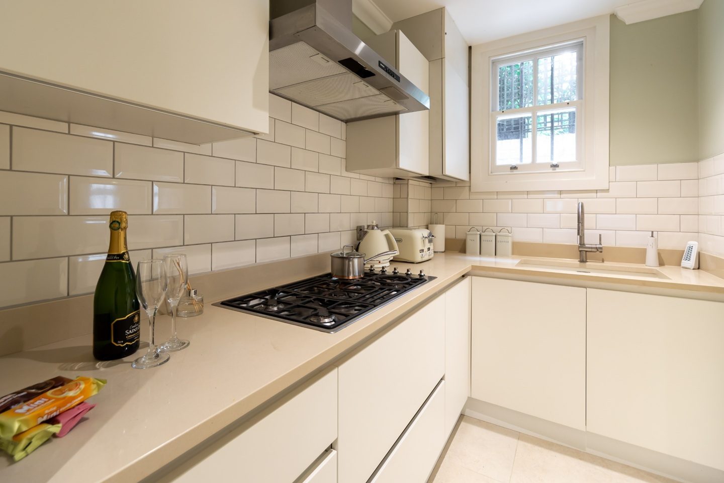 3 Bed Flat, Sydney Place, SW7, N1 7GU photo 5