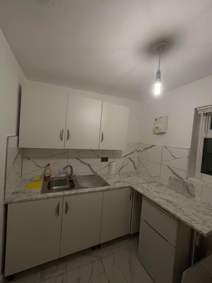 Studio Flat, Manchester, M14, N1 7GU photo 2