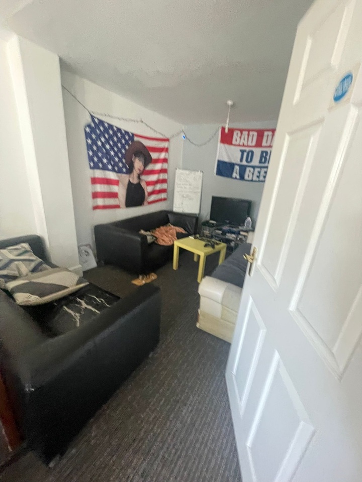 Room in a Shared House, Denison Road, M14, N1 7GU photo 3