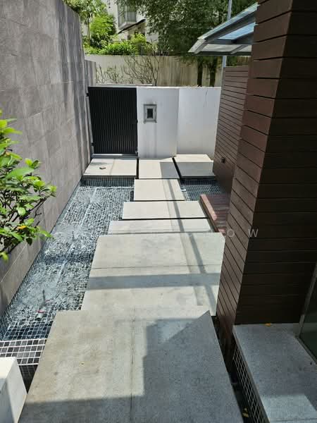 Tudor Close photo 3