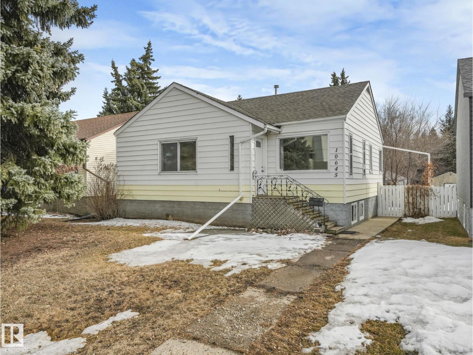 10645 62 AV NW