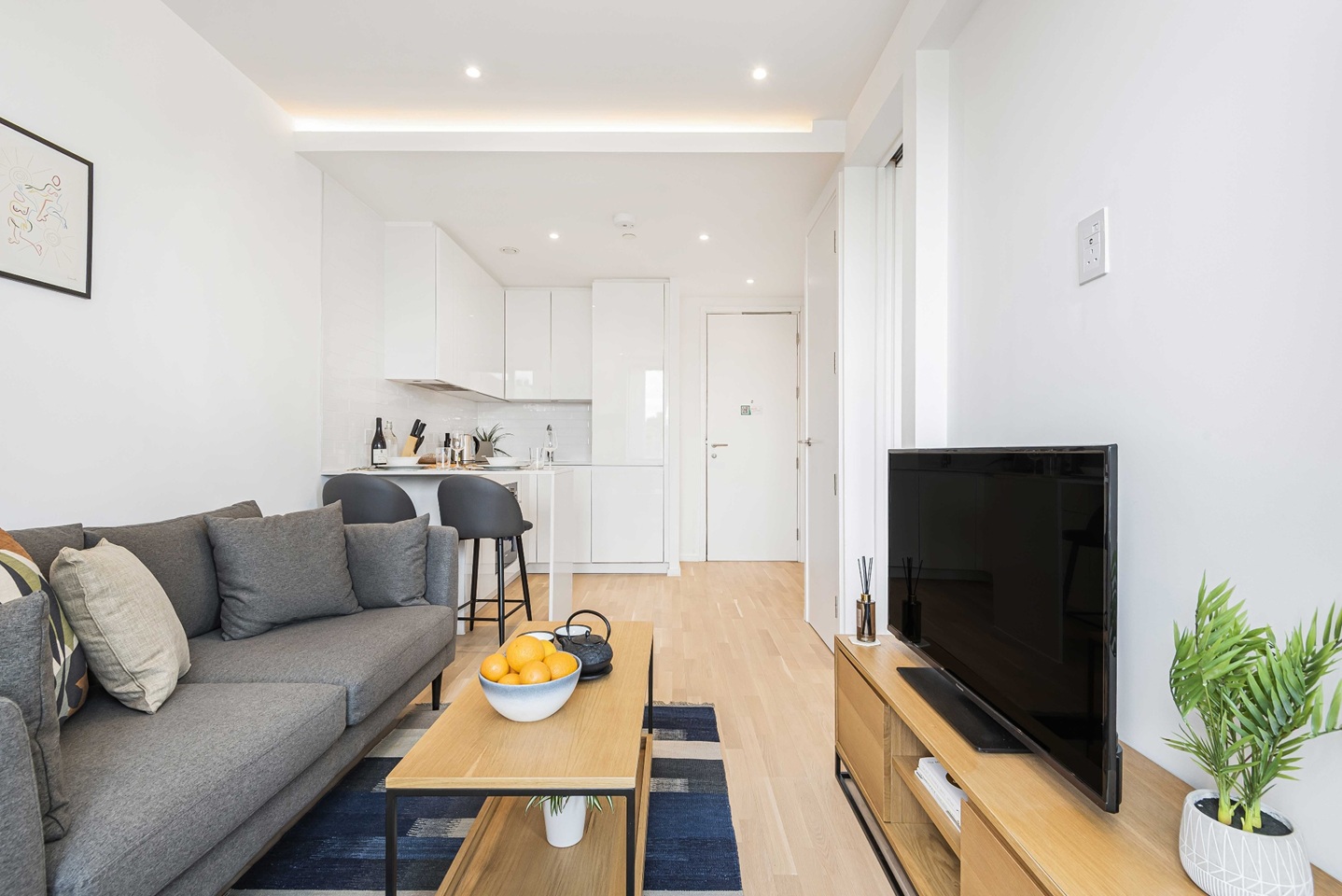 1 Bed Flat, Gravity Royal Heights, RG1, N1 7GU photo 4