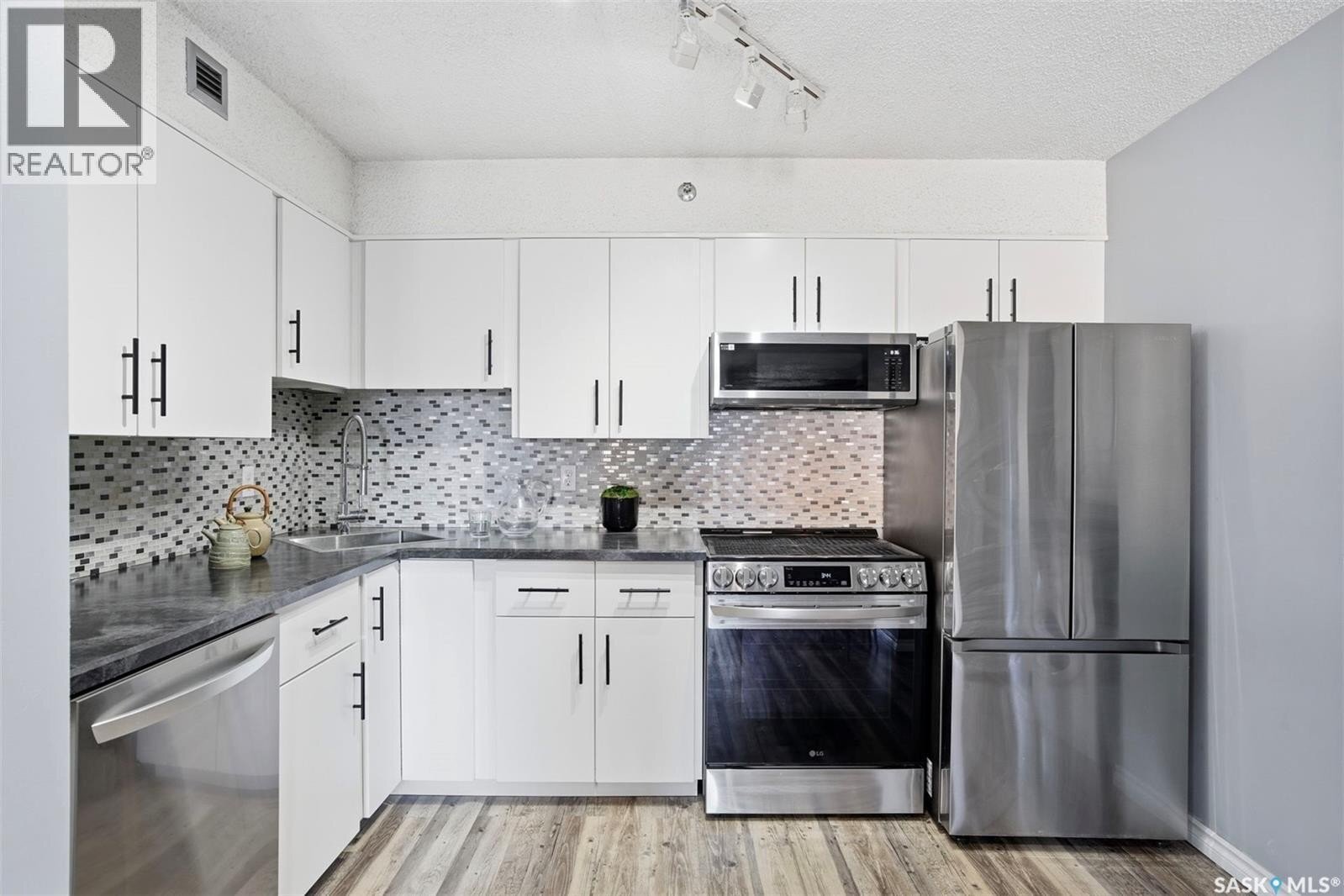 405 5th Avenue, Saskatoon, SK, S7K6Z3