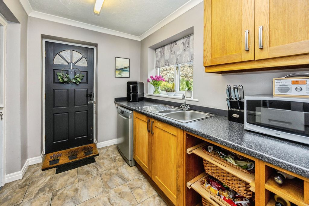Additional image 8 of 3 bed detached house for saleWakefield Road, Huddersfield HD8
