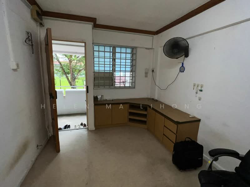 743 Yishun Avenue 5