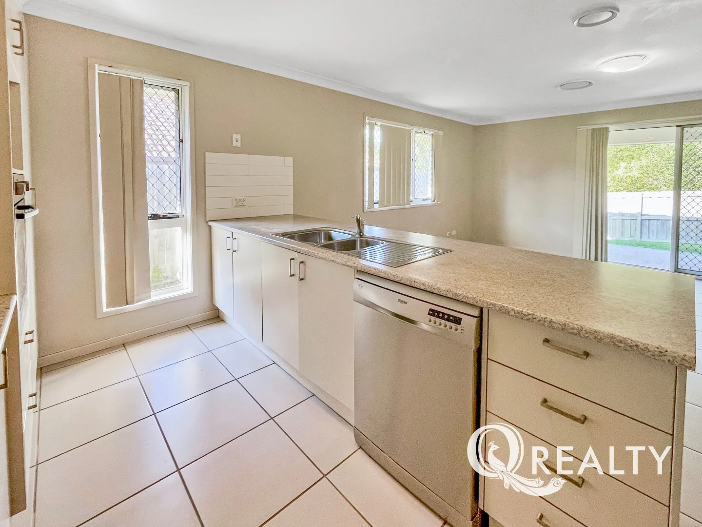 34 Valentine Circuit, Augustine Heights QLD 4300 photo 2
