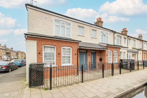 Bear Road, Hanworth TW13, Studio to rent