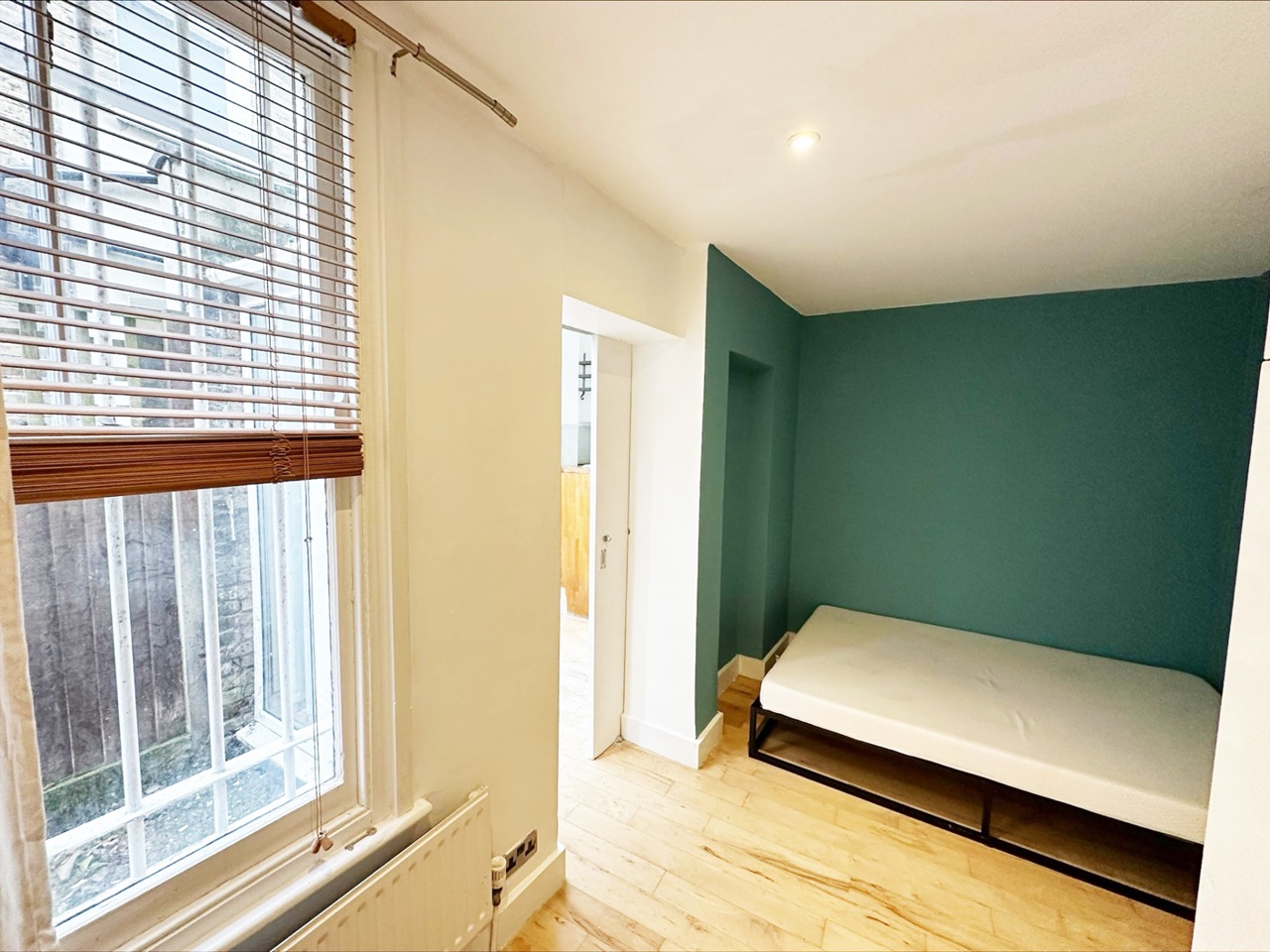 2 Bed Flat, Crescent Lane, SW4, N1 7GU photo 5