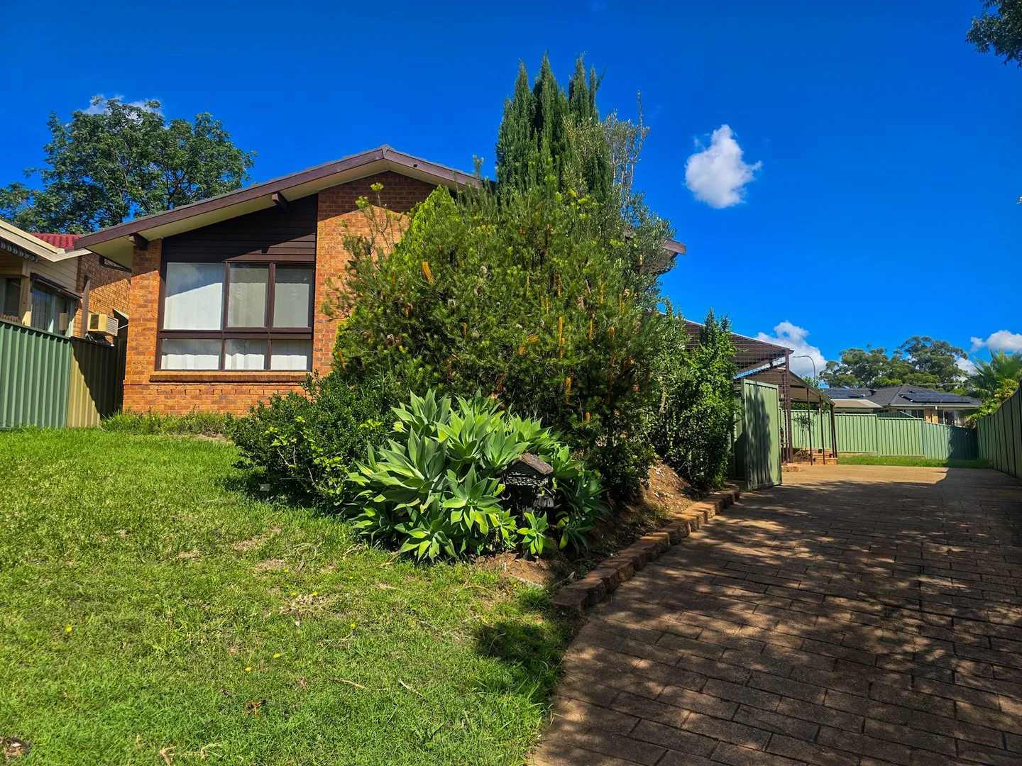 77 Greenoaks Avenue, Bradbury NSW 2560