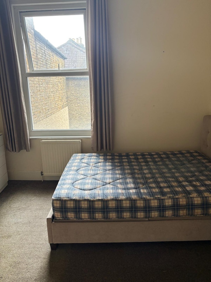 4 Bed Flat, Helix Gardens, SW2, N1 7GU photo 5