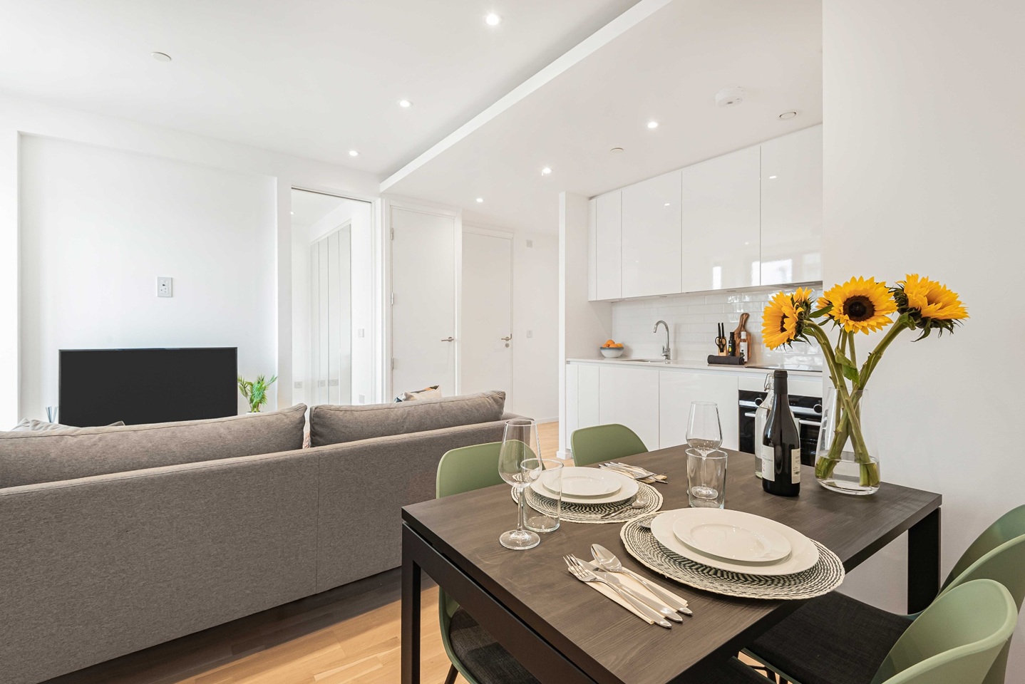 2 Bed Flat, Gravity Royal Heights, RG1, N1 7GU photo 5