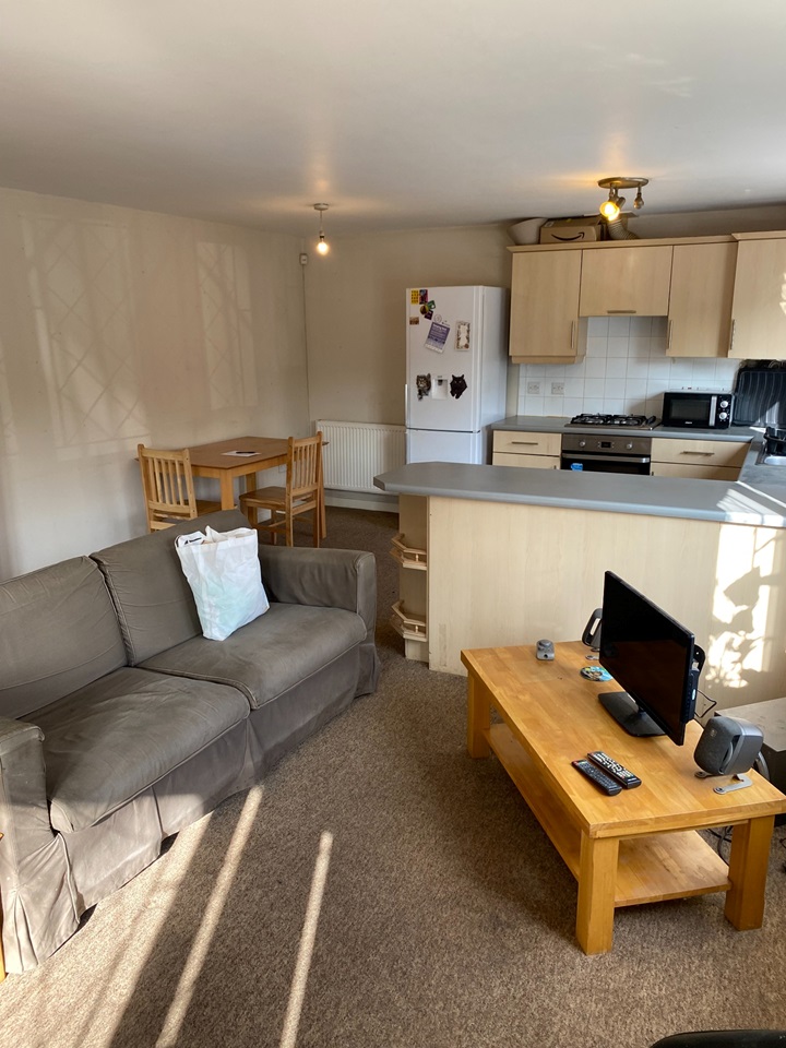 2 Bed Flat, Newbold Walk, M15, N1 7GU photo 3