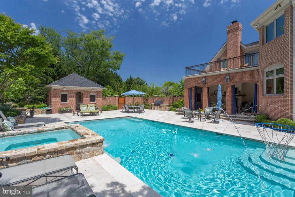 10801 Tradewind Drive, Oakton, VA 22124