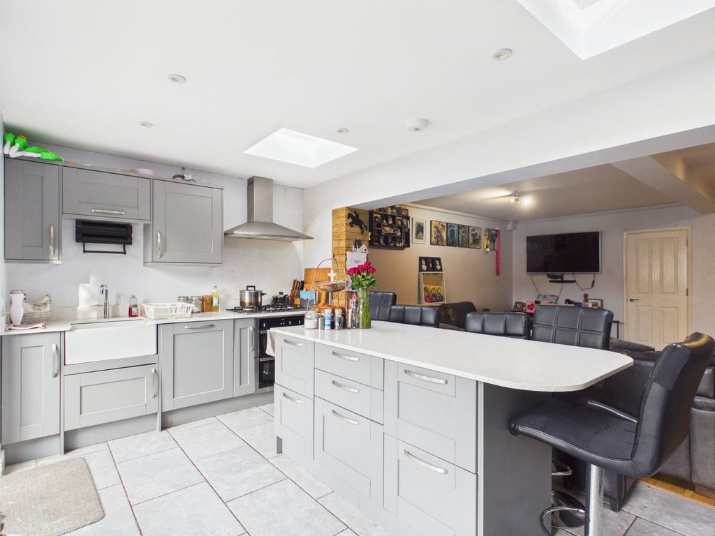 Additional image 4 of 3 bed end terrace house for saleAvondale Avenue, Staines-Upon-Thames, Surrey TW18